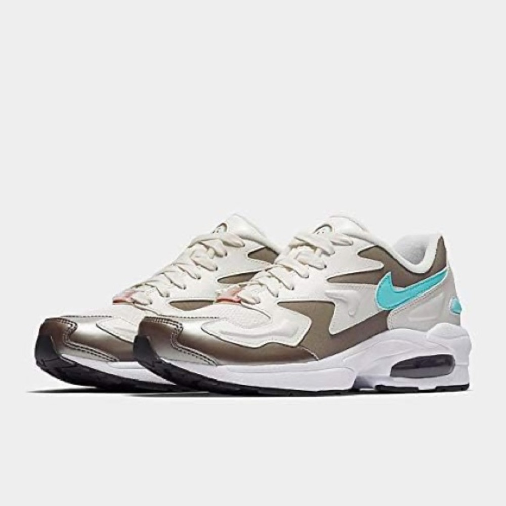 white and aqua nike air max’s